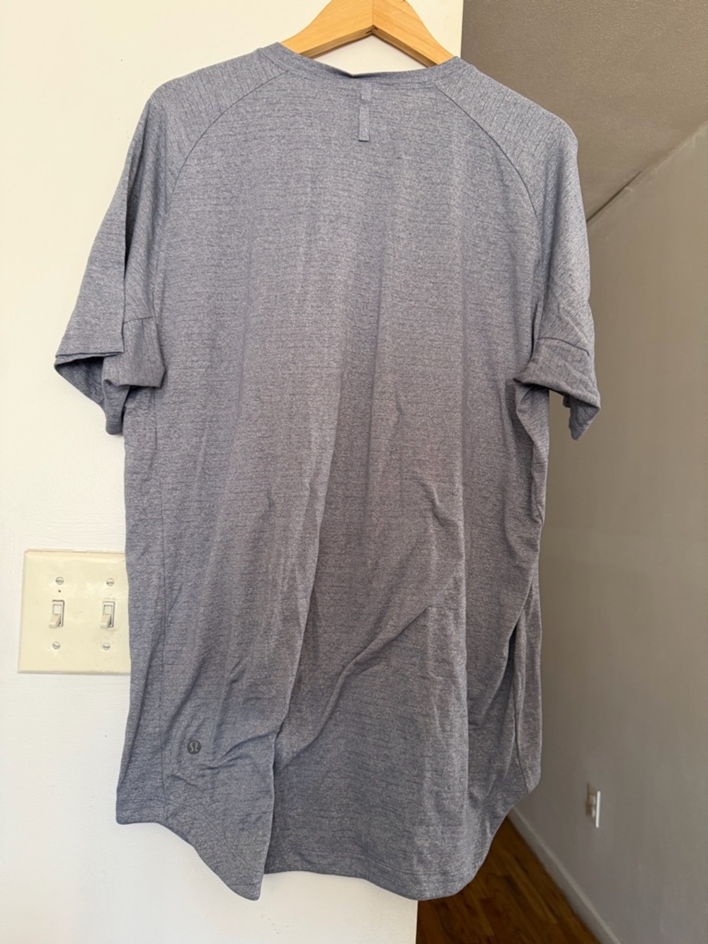 lululemon athletica Heathered Light Gray Short Sleeve Tee